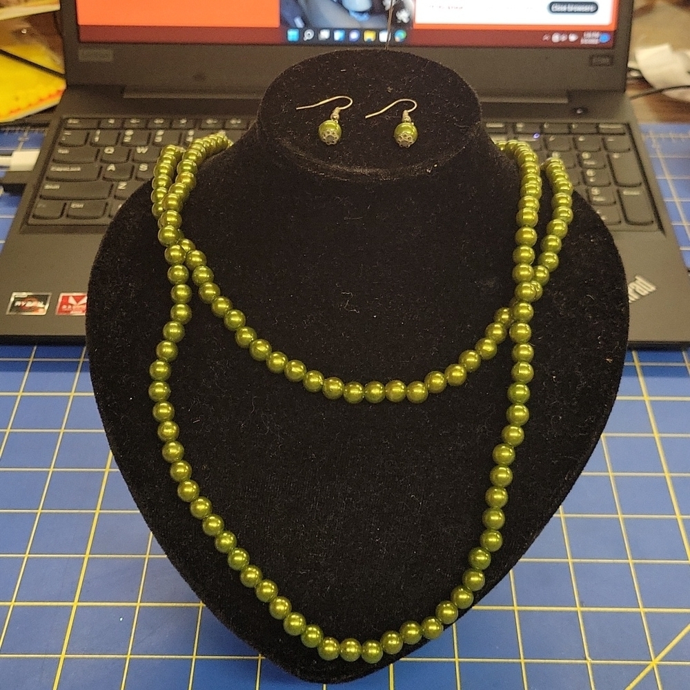 Green 48" Strand Beaded Necklace & Earrings